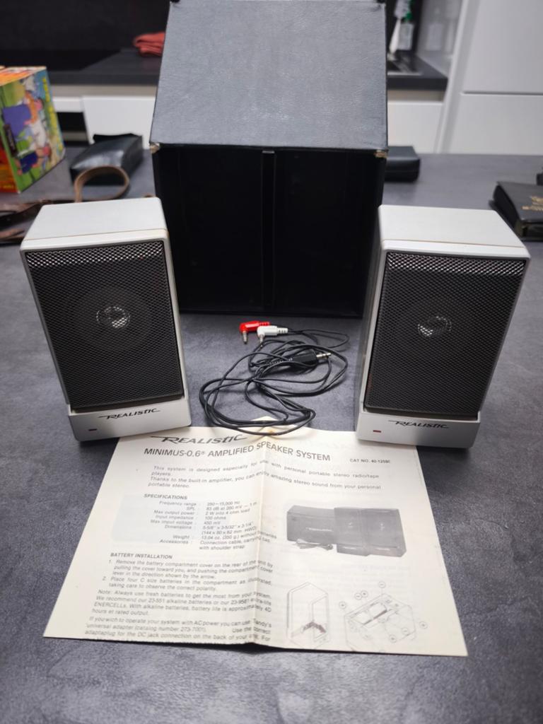 Realistic Minimus — Vintage draagbare versterkte luidspreker, Computers en Software, Netwerk switches, Ophalen of Verzenden