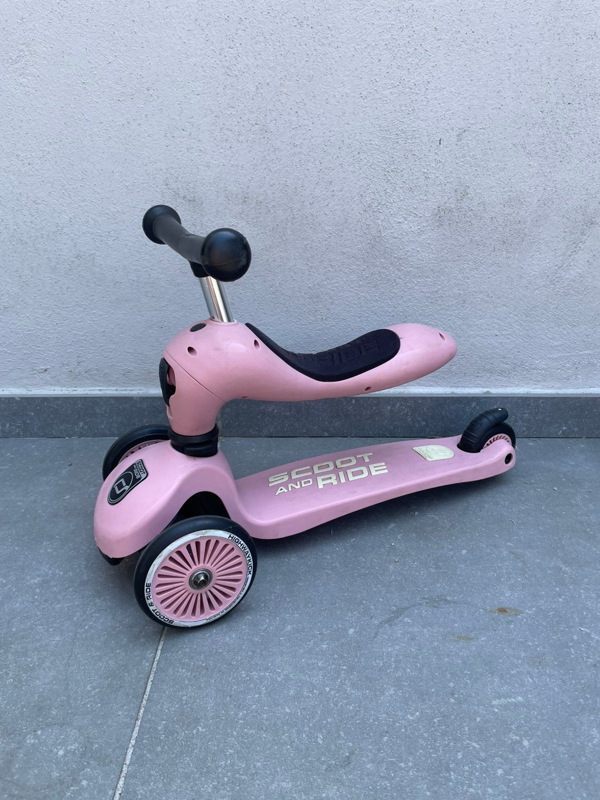 Highway Kick 1 rose, Kinderen en Baby's, Speelgoed | Buiten | Voertuigen en Loopfietsen, Ophalen, Zo goed als nieuw, Loopfiets