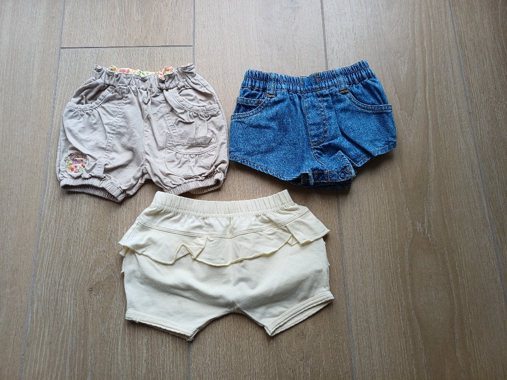 3 shorts maat 68, Kinderen en Baby's, Babykleding | Maat 68, Ophalen of Verzenden, Gebruikt, Meisje, Broekje