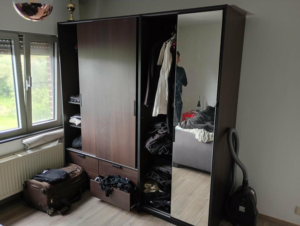 Armoire avec miroir à vendre, 200 cm ou plus, Comme neuf, Enlèvement, 200 cm ou plus