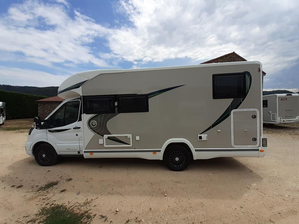 Chausson 777 GA Titanium Premium - véhicule de direction, Caravanes & Camping, Camping-cars, Jusqu'à 4, Réfrigérateur, Auvent