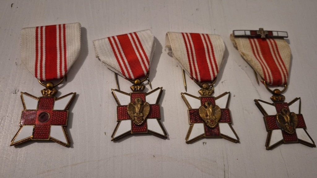 Lot de 4 décorations – Croix-Rouge de Belgique – Variantes, Collections, Enlèvement