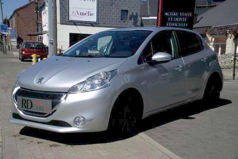 PEUGEOT 208 1600HDI 78819KM GARANTIE 1 JAAR, Auto's, Voorwielaandrijving, Euro 5, Stof, Zwart
