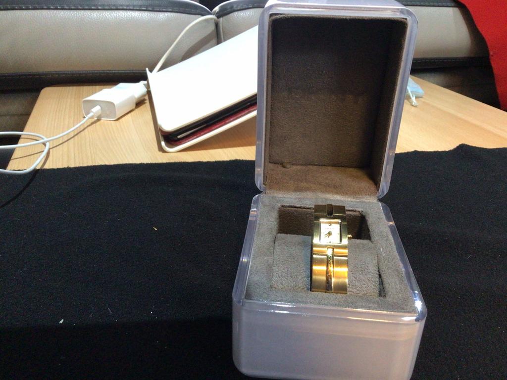Prijs dameshorloge 50€, Ophalen of Verzenden, Zo goed als nieuw