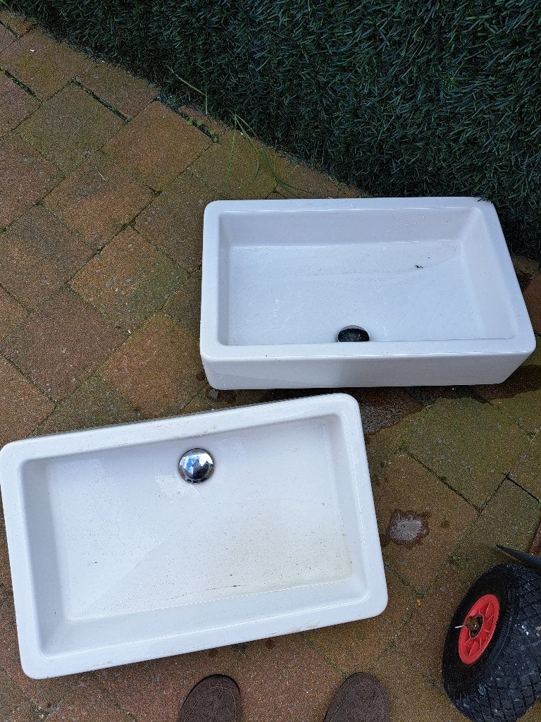 2 stenen pompbakken, Ophalen