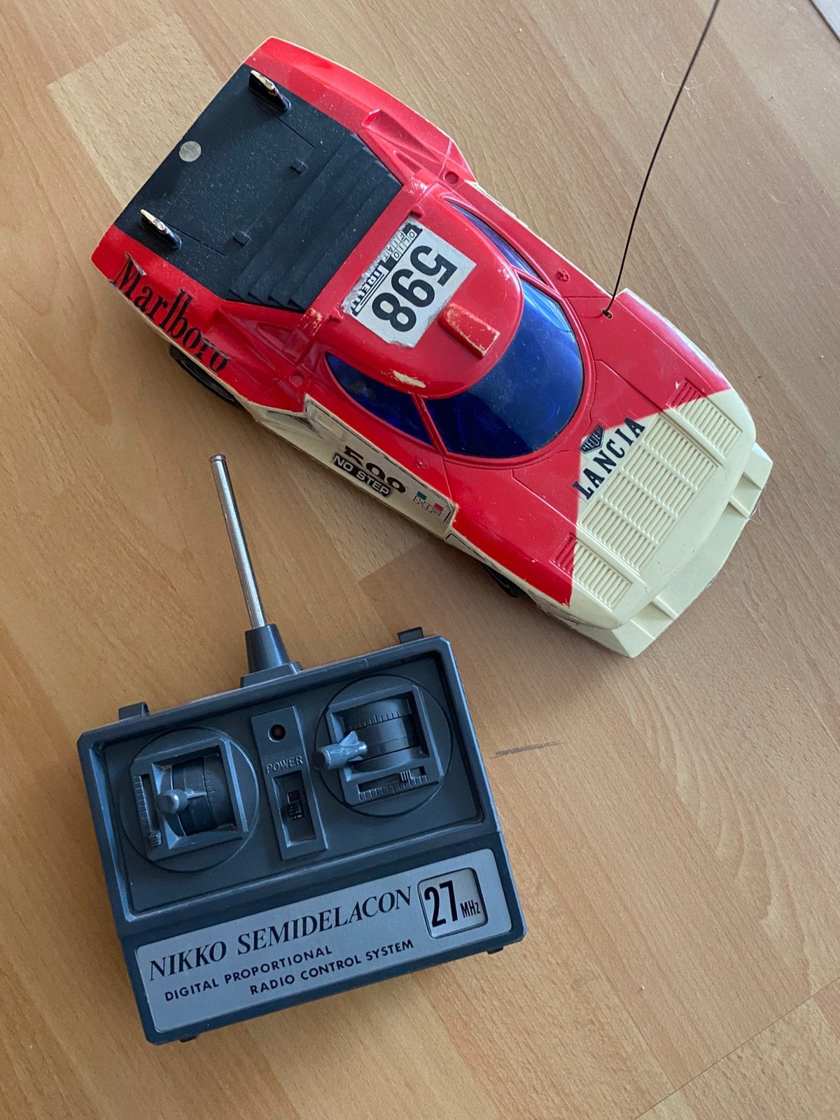 Rare Voiture RC Vintage -Nikko Lancia Turbo Marlboro - 27MHz, Enlèvement ou Envoi, Utilisé
