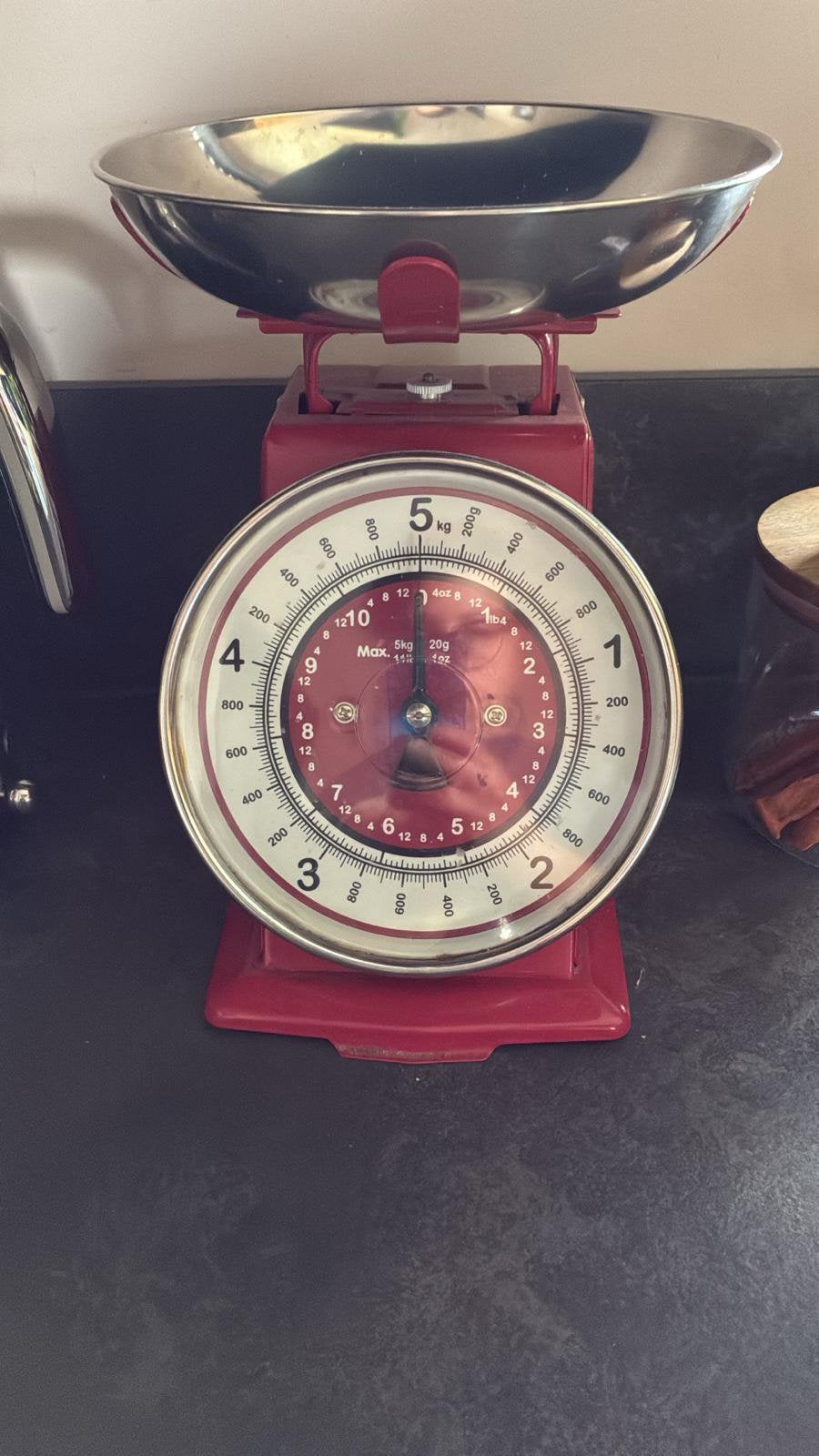Balance de cuisine vintage rouge, Moins de 10 kg, Analogique, Enlèvement ou Envoi, Balance de cuisine