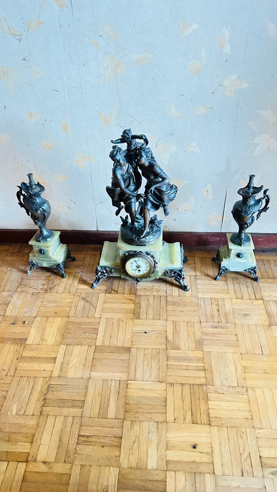 Antieke Bronzen Klok met Beelden en Kandelaars, Enlèvement, Comme neuf