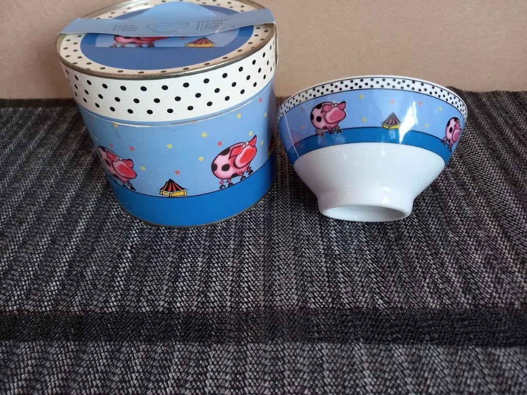 4 ontbijt of soep kommen in ronde doos, Huis en Inrichting, Keuken | Servies, Ophalen, Kom(men)