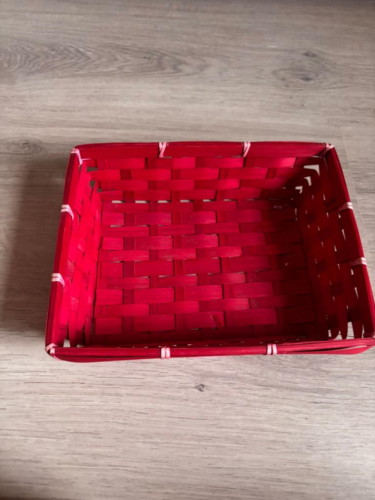 Rood mandje, Ophalen, Zo goed als nieuw