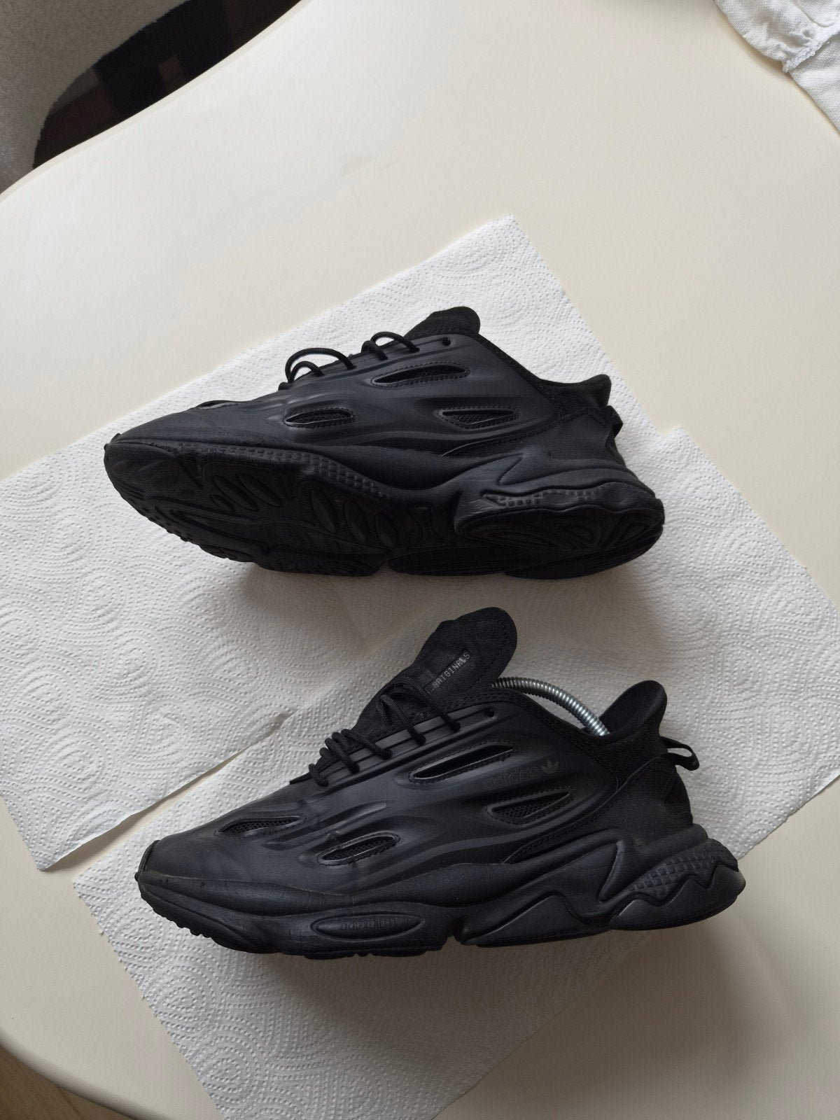 Adidas Ozweego zwart — Herensneakers maat 43 1/3, Zwart, Ophalen of Verzenden, Zo goed als nieuw, Adidas