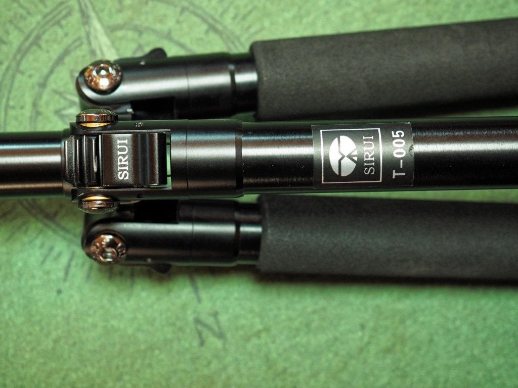 Sirui T-005 tripod + C10 Ballhead, 125 à 150 cm, Enlèvement ou Envoi, Comme neuf, Pieds flexibles