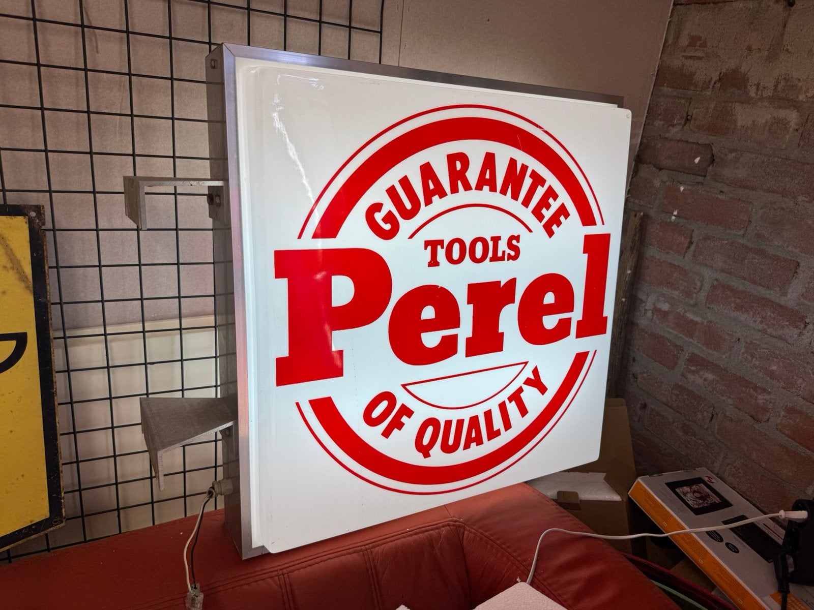 PEREL gereedschap oude reclame lichtbak, Ophalen, Gebruikt, Lichtbak of (neon) lamp