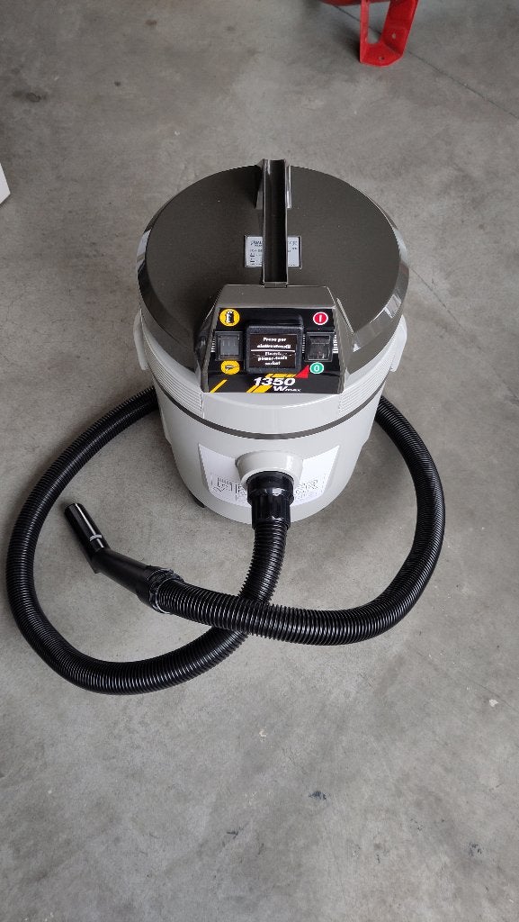 Aspirateur industriel - humide et sec - neuf dans sa boîte, Neuf, Aspirateur industriel, Enlèvement, Accessoires inclus