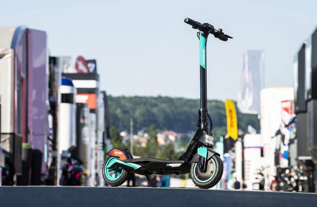 Velocifero Mad Air – Petronas SRT Limited Edition, Fietsen en Brommers, Steps, Ophalen, Nieuw, Elektrische step (E-scooter)