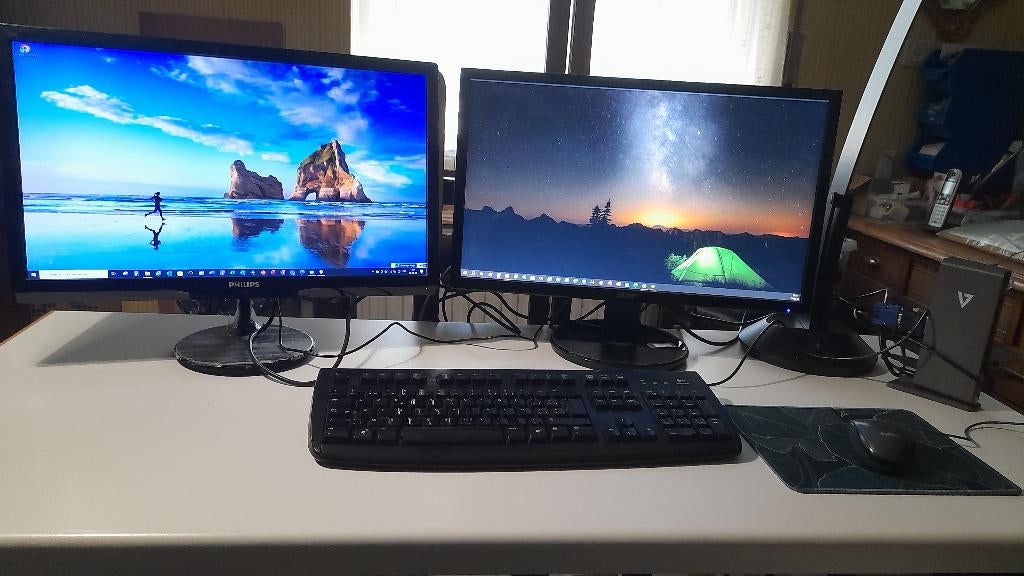 Station d'accueil complète 2 écrans 22" pour ordi portable, Informatique & Logiciels, Stations d'accueil, V7 UDDS, Enlèvement