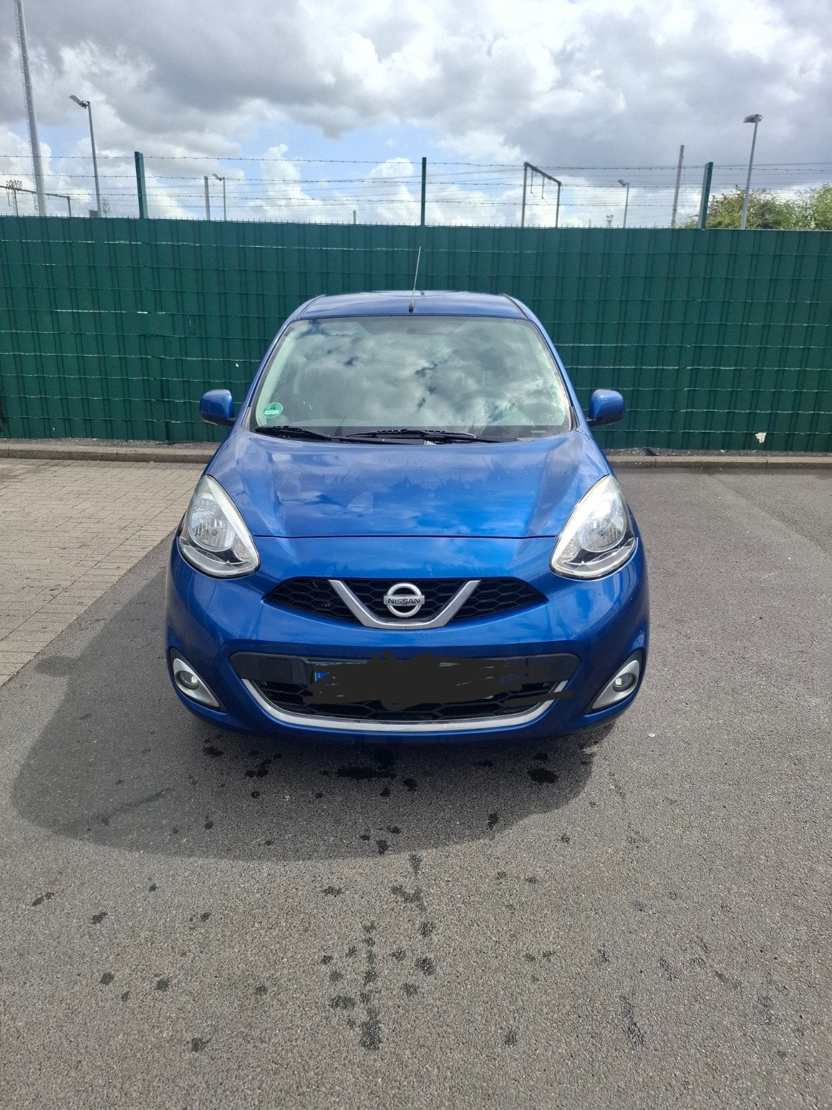 Nisaan mecra 2016 benzine 1.4 airco croos controol, Autos, Nissan, Achat, Euro 6, Boîte manuelle, 5 portes