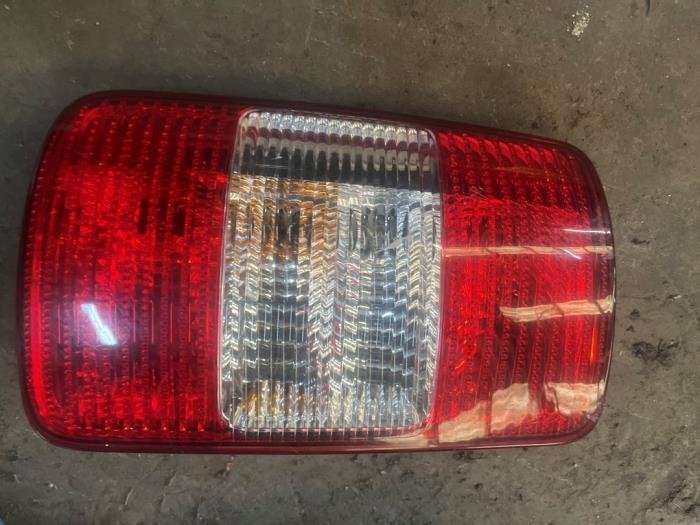 Achterlicht links van een Volkswagen Caddy, Gebruikt, -, Volkswagen, -