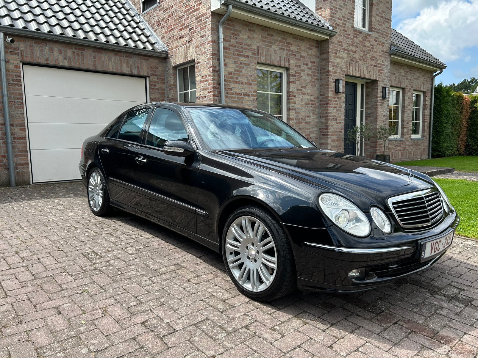 Mercedes E200 kompressor, eerste eigenaar, weinig kilometers, Auto's, Mercedes-Benz, 4 deurs, Achterwielaandrijving, Zwart, 4 cilinders