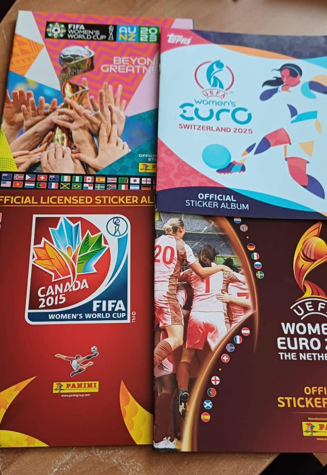 Lot de 4 albums Panini/Topps Woman vides, Enlèvement ou Envoi