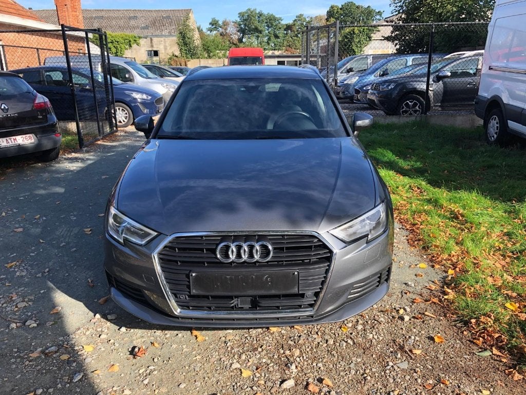 Audi a3 1500 benzine met 72500 km van 2019, Autos, Argent ou Gris, Achat, Entreprise, Garantie prolongée