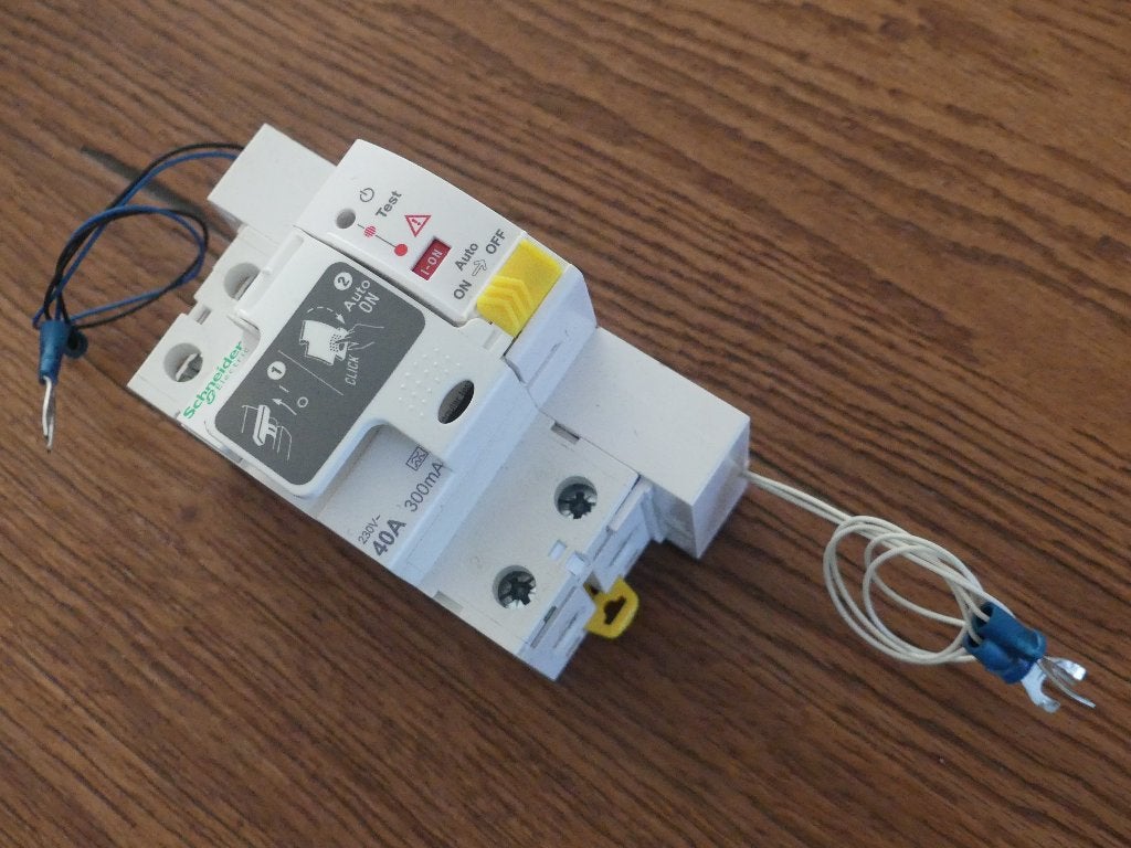 Interrupteur différentiel automatique, Enlèvement ou Envoi, Comme neuf, Schneider Electric, Disjoncteur différentiel