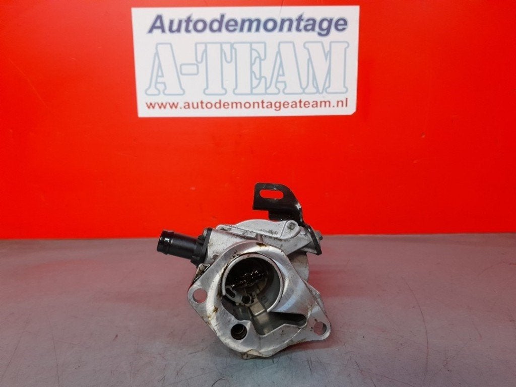 VACUUM POMPE DIESEL Renault Twingo II (CN) (|8201005306B|), Renault, Utilisé, Peter-Huppertz-Straße 5
51063  Köln, DE, Dialog.deutschland@renault.de