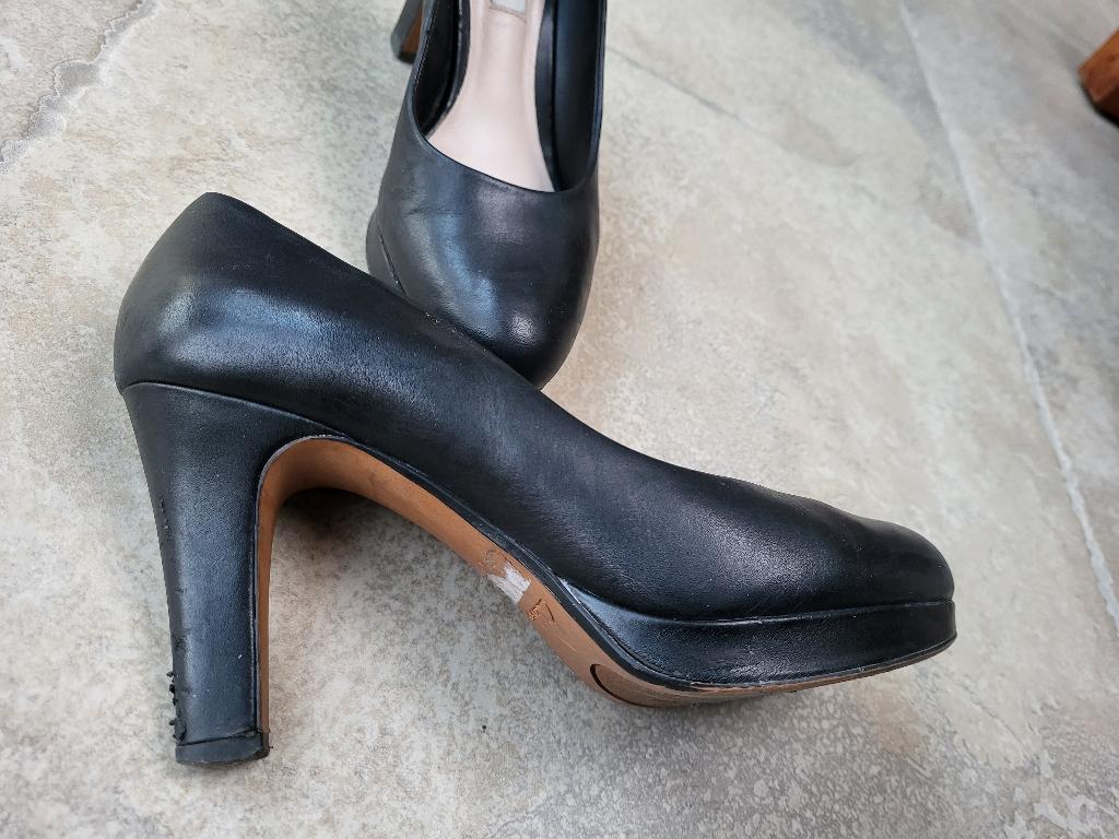 Merk Clarks : zwarte pumps mt 39 (zie foto"s), Pumps, Zwart, Ophalen of Verzenden, Clarks