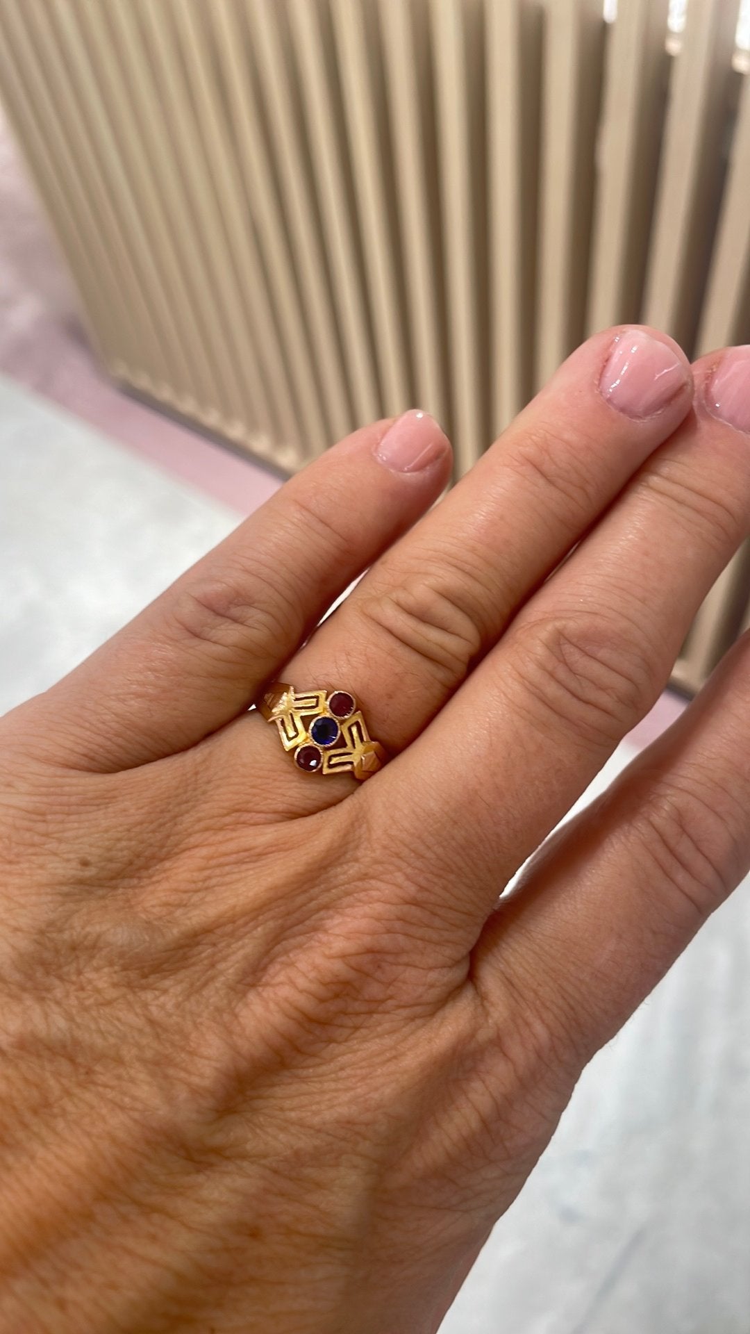 Bague saphir et rubis en or 18 carats, Bijoux, Sacs & Beauté, Rouge, Enlèvement ou Envoi, 18 à 19, Or