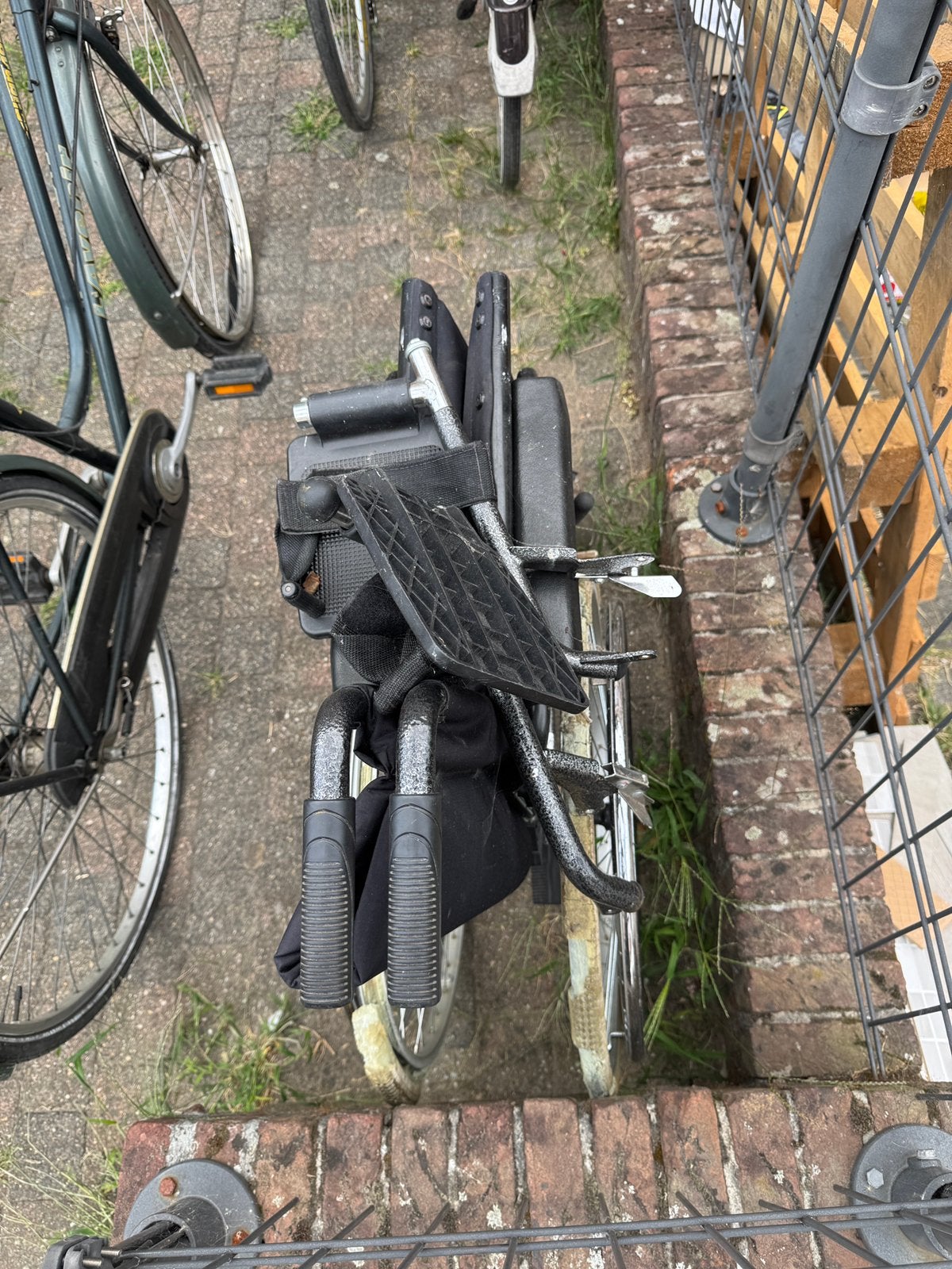 Opvouwbare rolstoel – Goede staat (nieuwe banden nodig), Diversen, Ophalen, Inklapbaar, Gebruikt