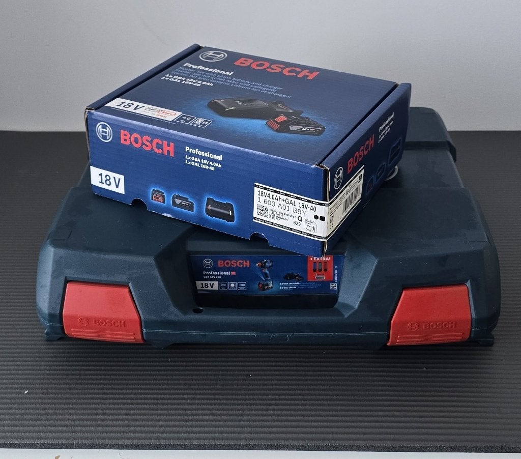 Nieuw - Bosch Pro 18V Schroef/Boormachine + 2 Accu + Oplader, 600 watt of meer, Variabele snelheid, Ophalen of Verzenden, Zo goed als nieuw