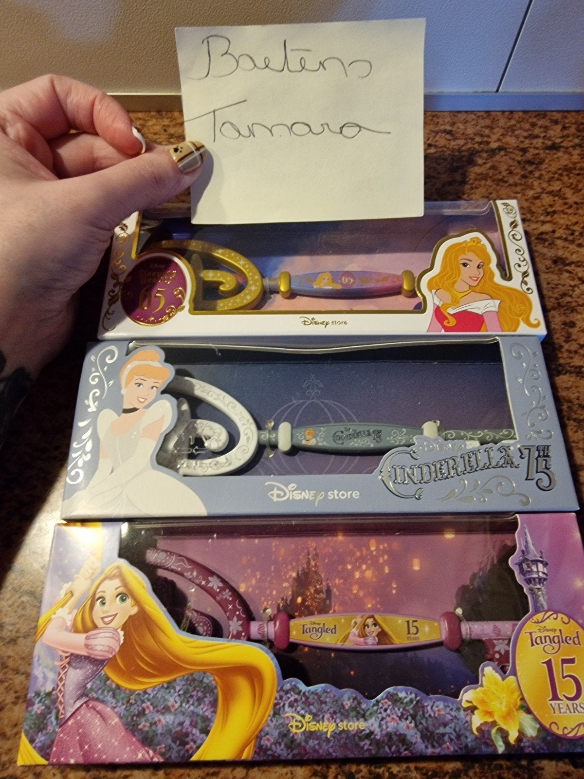 Disney sleutels, Verzamelen, Ophalen
