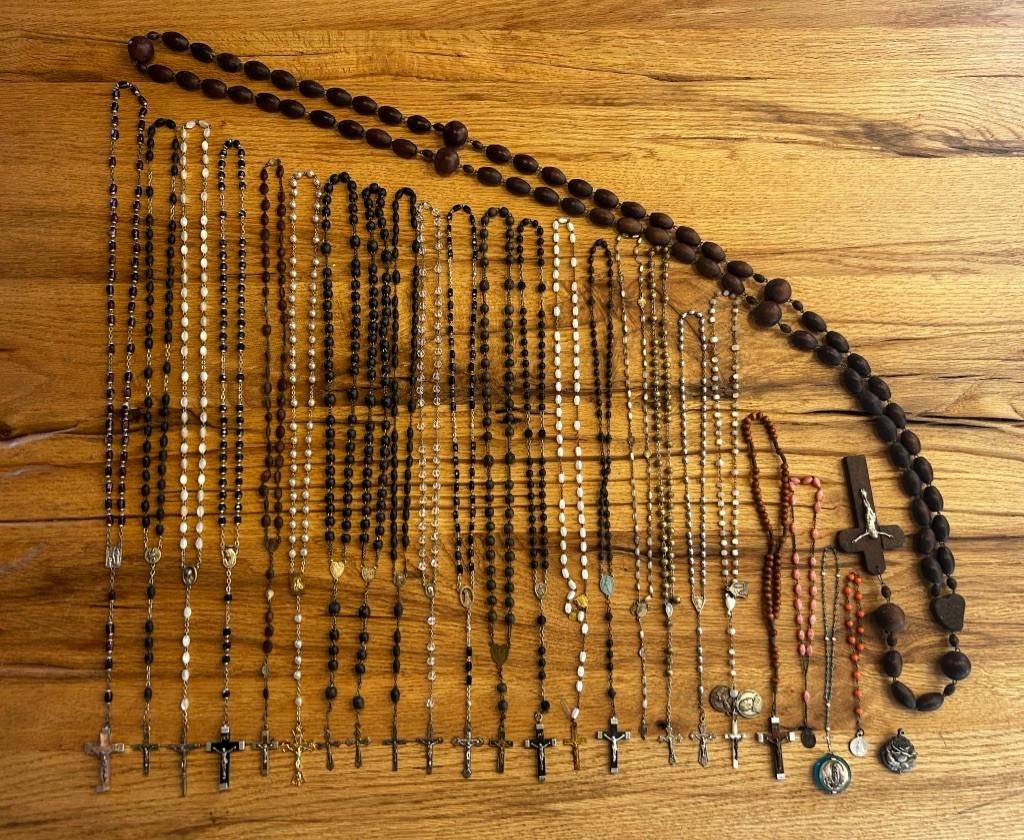 Lot/24 oude paternosters, Ophalen of Verzenden, Gebruikt, Overige typen, Christendom | Katholiek