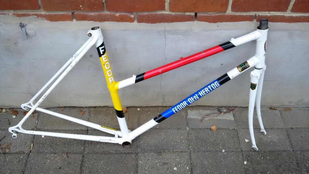 fedor den hertog retro frame, 28 inch, Gebruikt, Staal, Velgrem