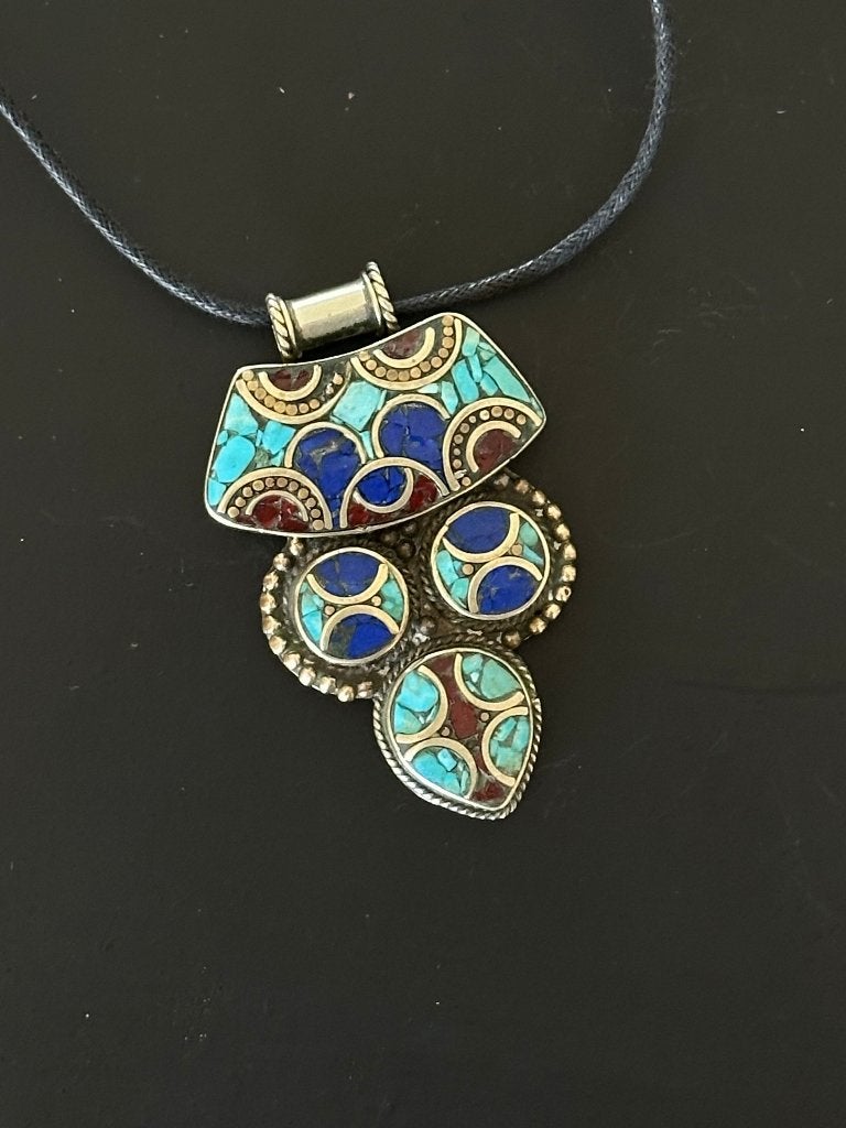 Grand pendentif argent tibétain, Bijoux, Sacs & Beauté, Comme neuf, Enlèvement, Avec pierre précieuse, Argent