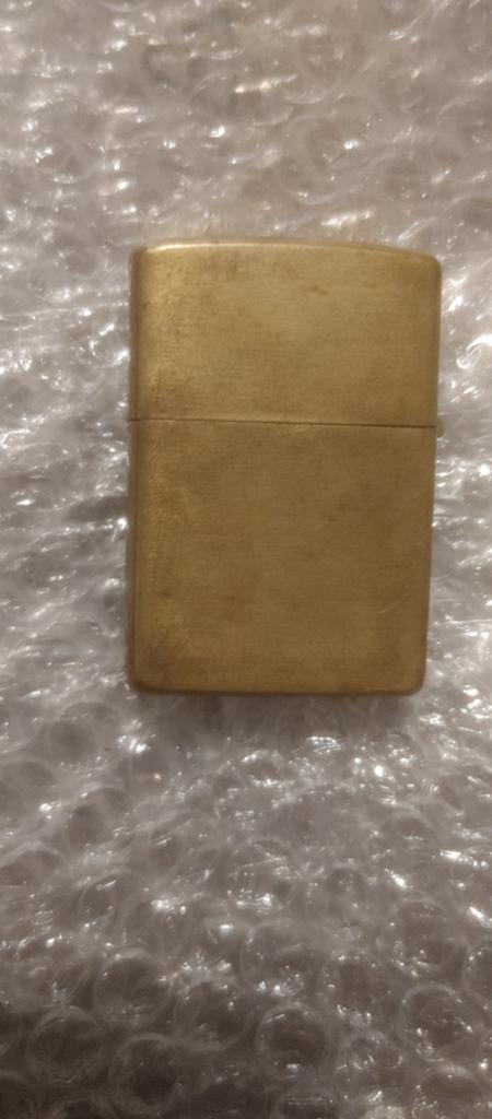 Aansteker briquet Zippo solid brass four roses IX.  09, Antiquités & Art, Enlèvement ou Envoi