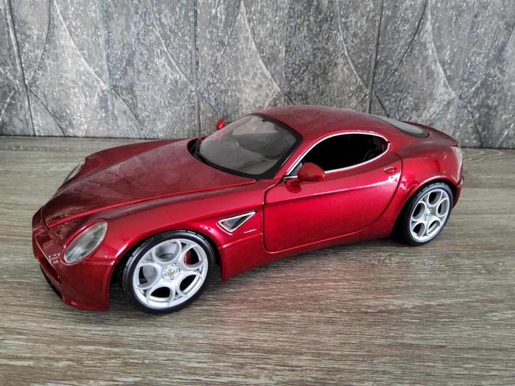 Alfa Romeo 8C Competizione., Hobby & Loisirs créatifs, Voitures miniatures | 1:18, Enlèvement ou Envoi, Burago