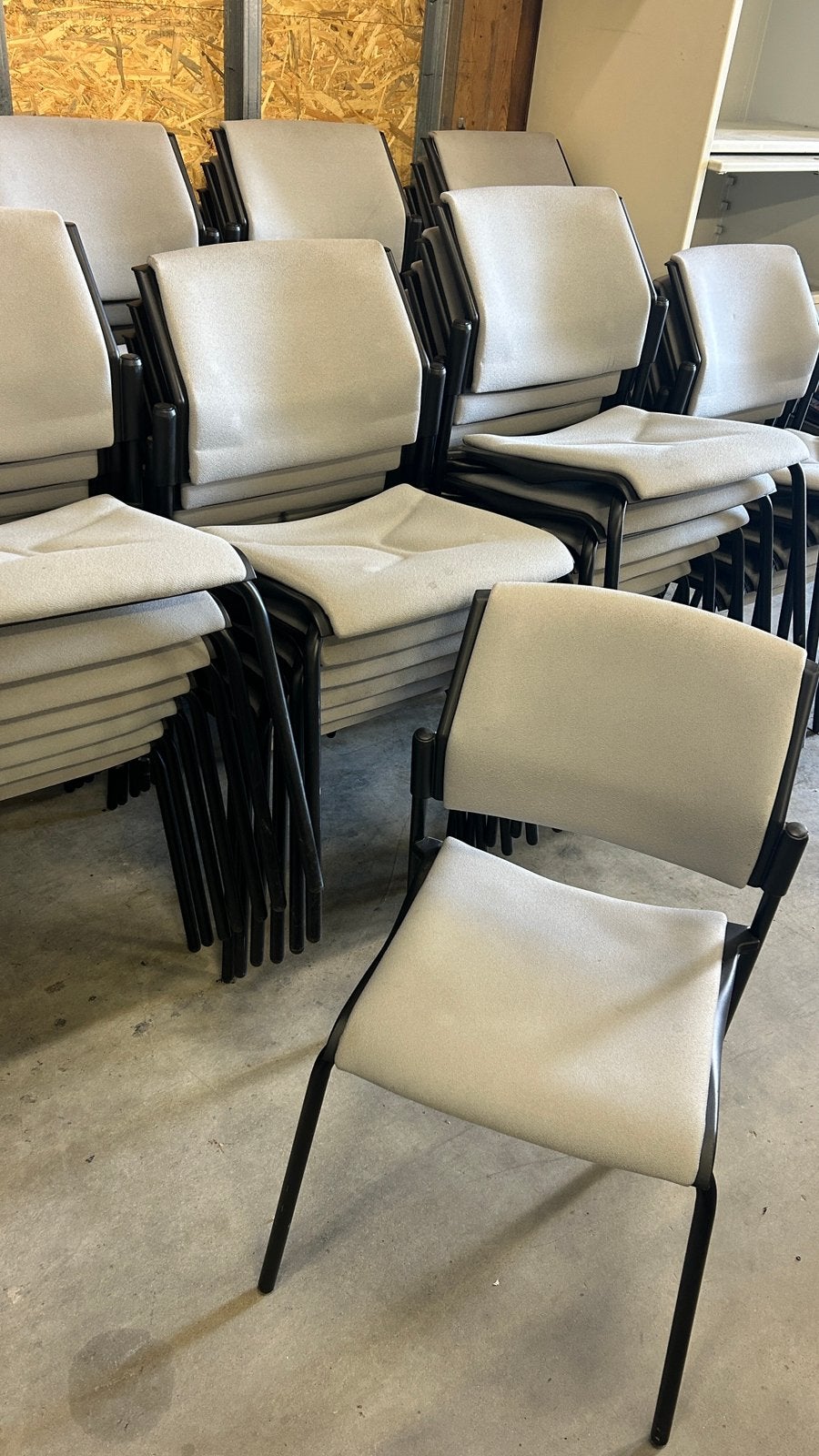 Stapelbare stoelen op voorraad, Ophalen, Gebruikt