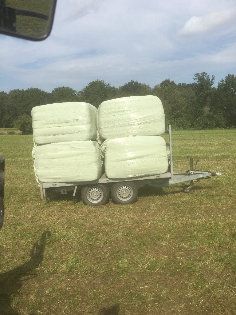 Grote balen hooi, Dieren en Toebehoren