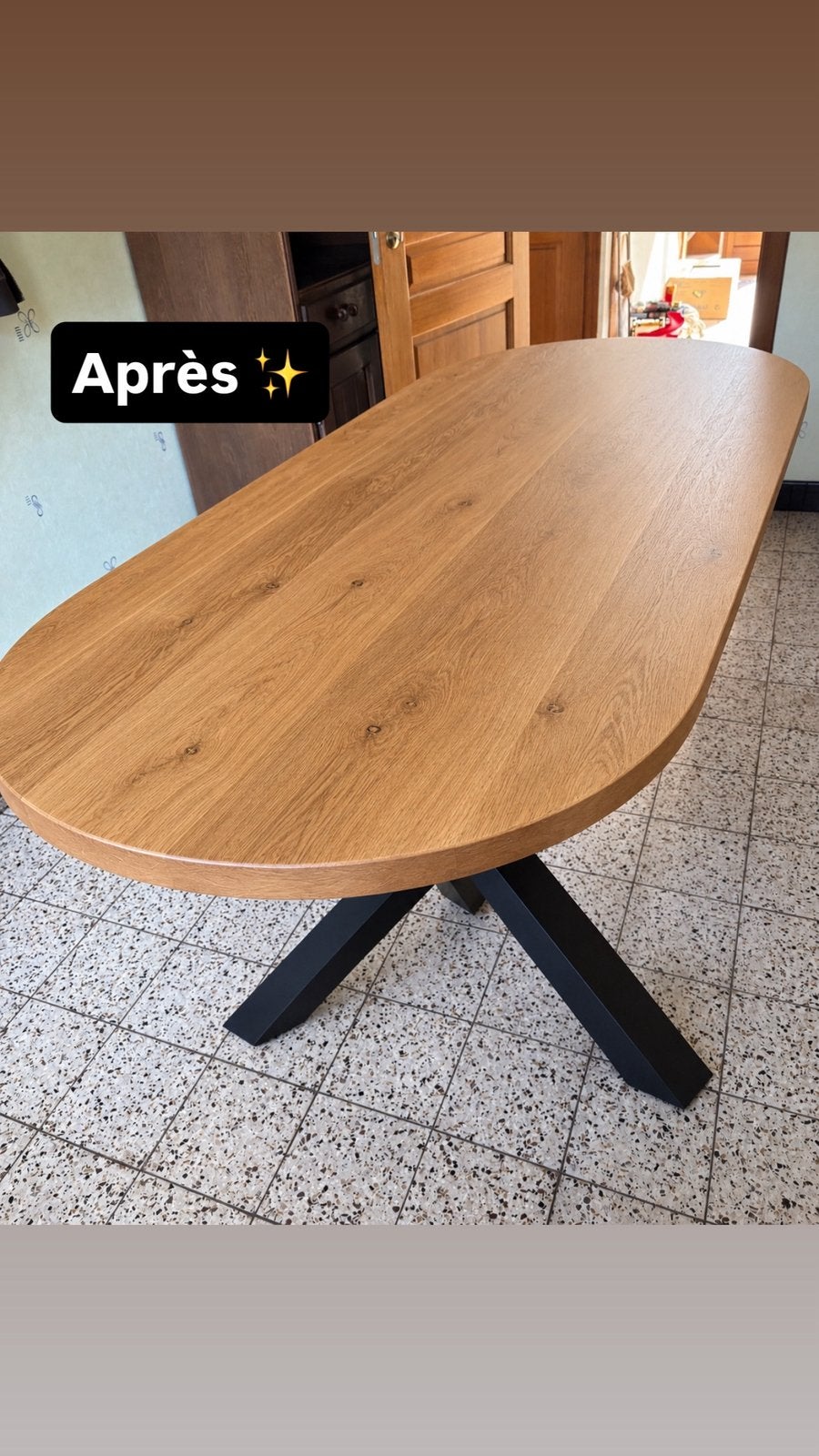 Table de salle à manger en bois massif, Maison & Meubles, Enlèvement, Comme neuf, Ovale