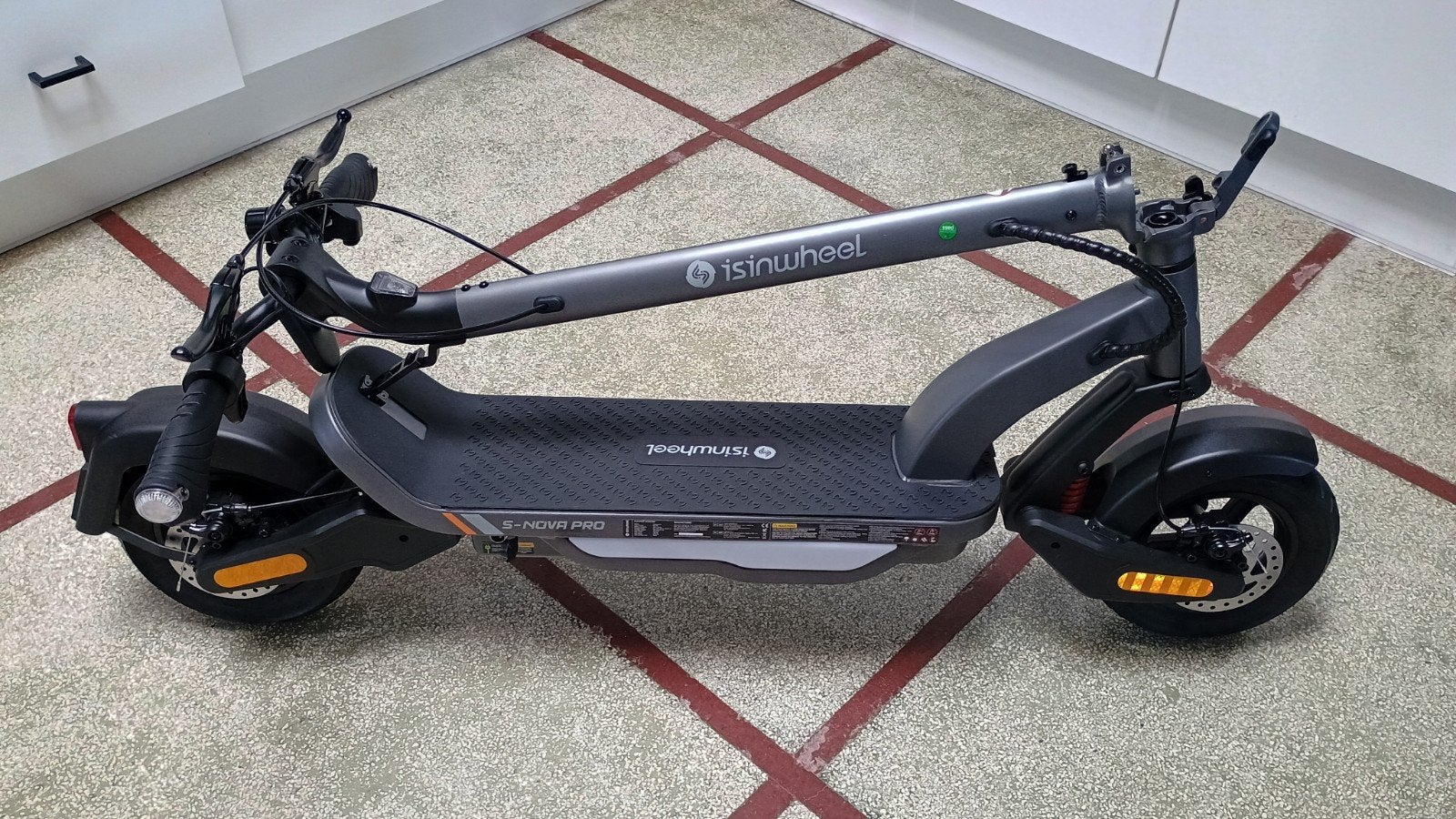 Trottinette électrique isinwheel S-NOVA PRO

Très p, Enlèvement