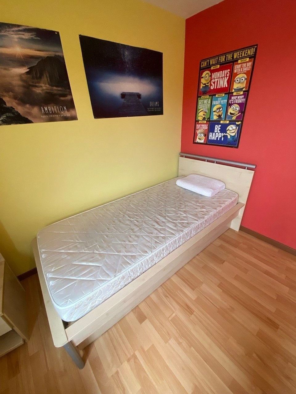 Lit simple avec lit gigogne et table de chevet., Enlèvement, Utilisé, Une personne