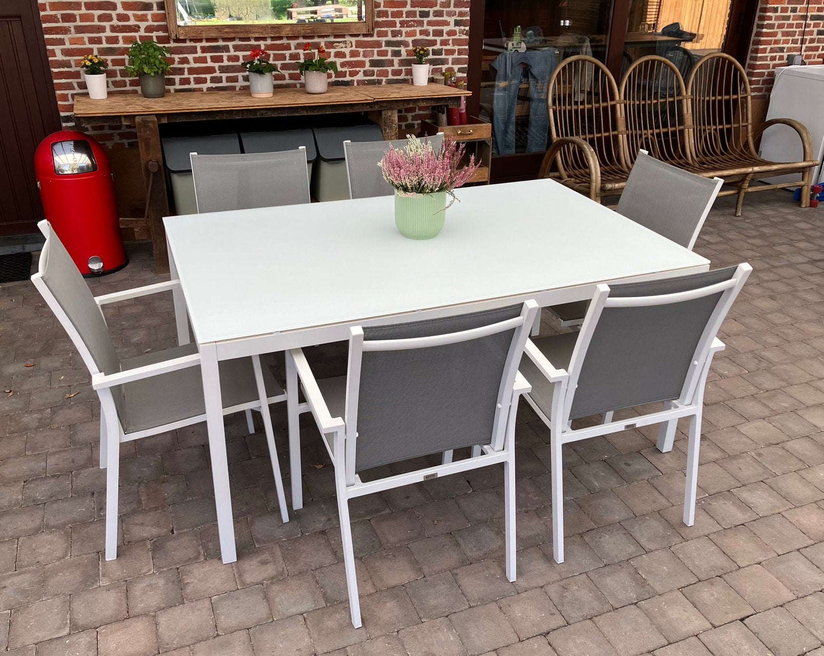 Ensemble jardin exterioo Bristol Overstock table chaises, Table à dinner, Salons de jardin, Aluminium, Comme neuf