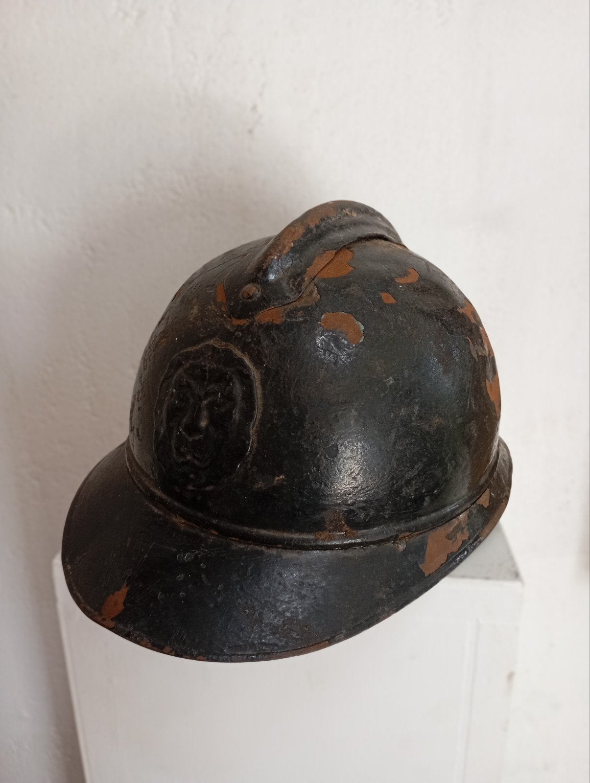 Originele Belgische Adrian M15 legerhelm – WOI – leeuwenkop, Ophalen of Verzenden