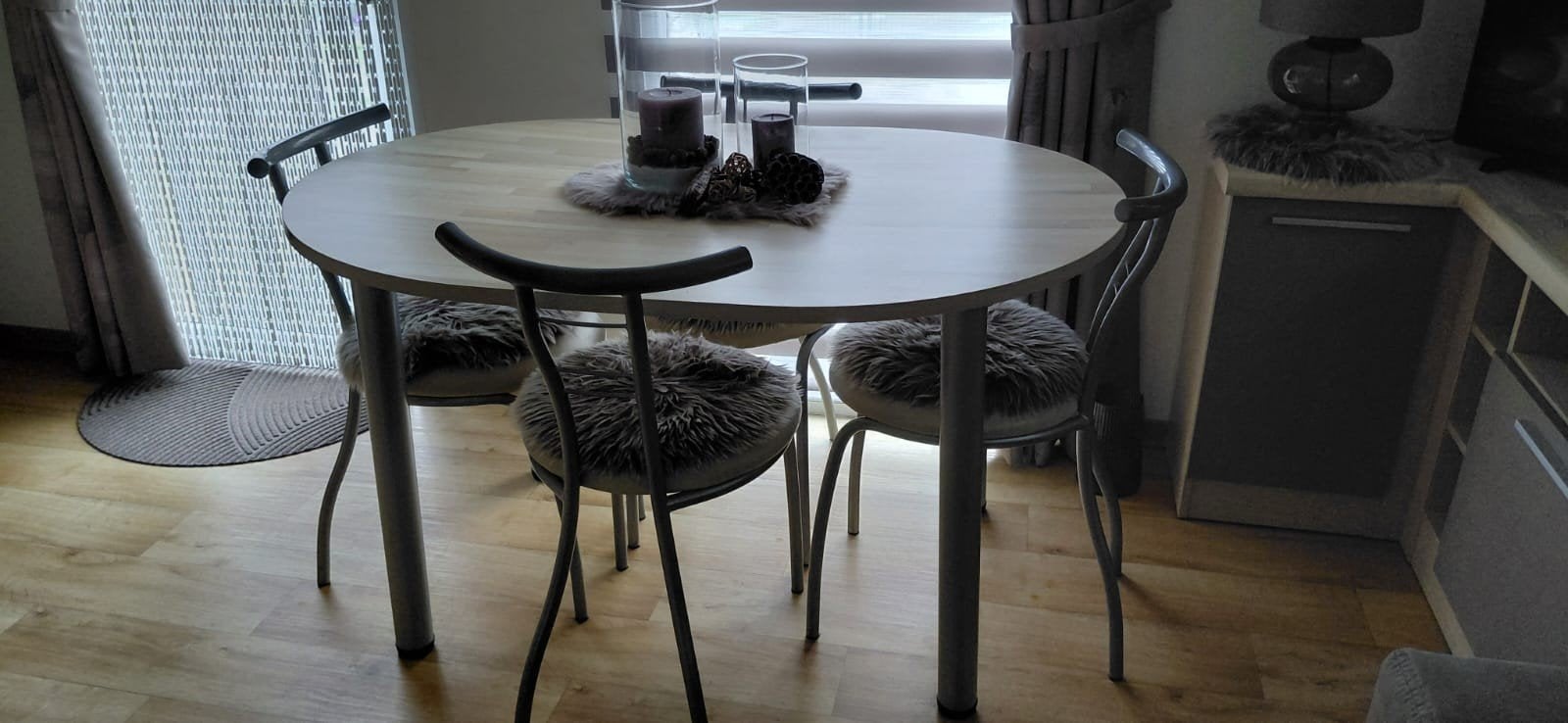 mooie moderne eettafel, Huis en Inrichting, Ophalen, Ovaal