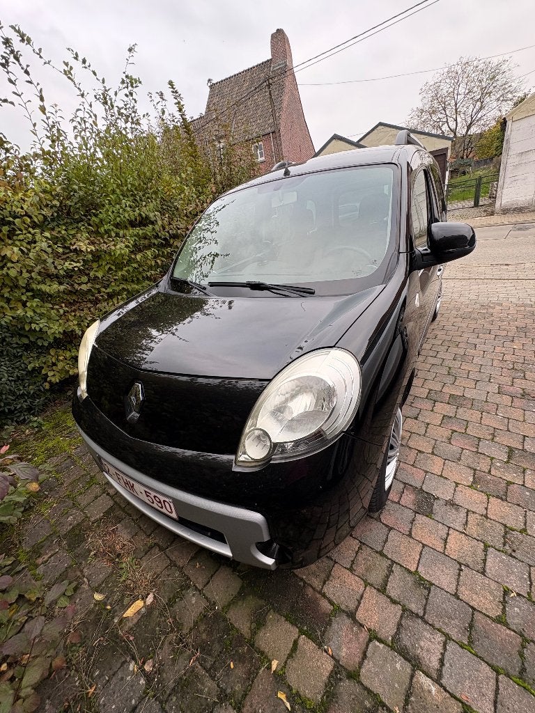 Renault Kangoo 1.6 Benzine 2012, zwart 138000km met trekhaak, Auto's, Voorwielaandrijving, Beige, 697 kg, Euro 5