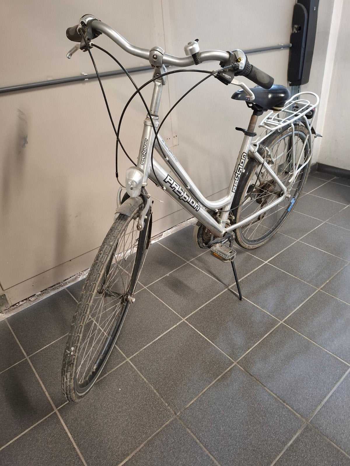 Damesfiets zilverkleurig, Vélos & Vélomoteurs, Enlèvement, Utilisé, Frein sur jante, Vitesses