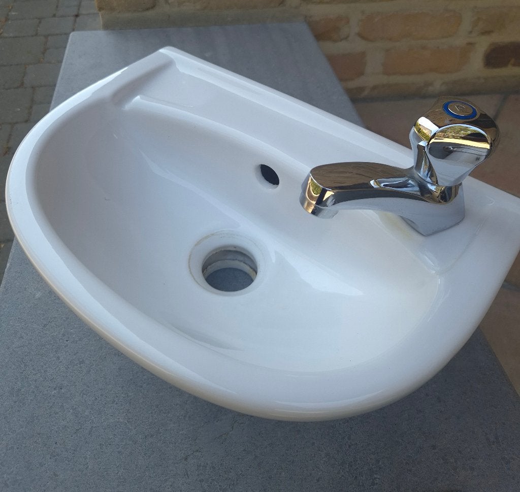 LAVABO KLEIN + GROHE KRAAN, Doe-het-zelf en Bouw, Sanitair, Ophalen, Zo goed als nieuw, Steen, Kraan