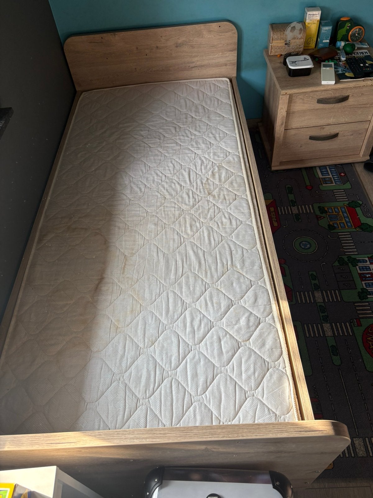 Kinderbed+ lattenbodem+ matras+ nachtkastje, Ophalen, Gebruikt