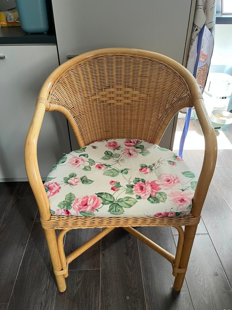 Wicker chair with cushion, Huis en Inrichting, Ophalen, Gebruikt, Eén